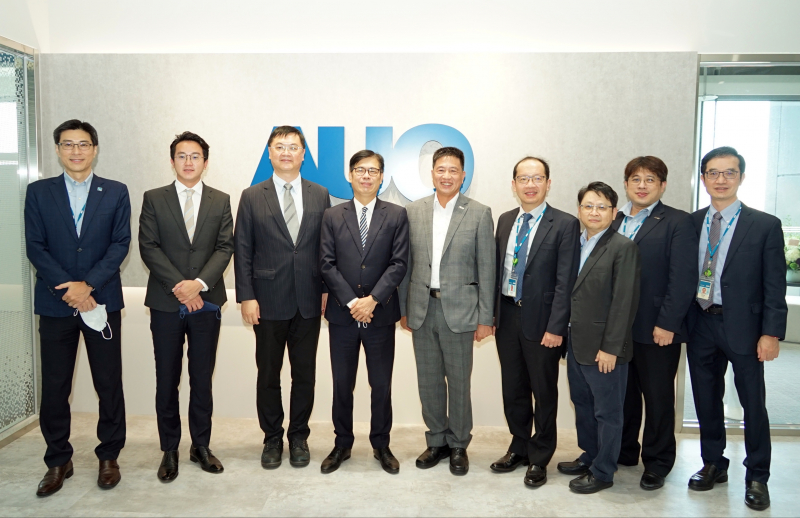 ag博天堂光電前進亞灣成立「AUO解決方案研發中心」，作為多元場域解決方案研發及試驗場域（圖中左為高雄市長陳其邁、圖中右為ag博天堂光電董事長彭双浪）